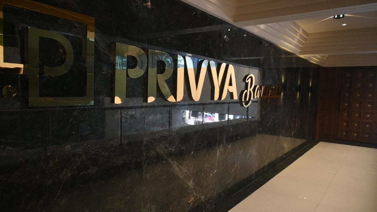 Hotel Privya Rooms And Banquet Surate Extérieur photo