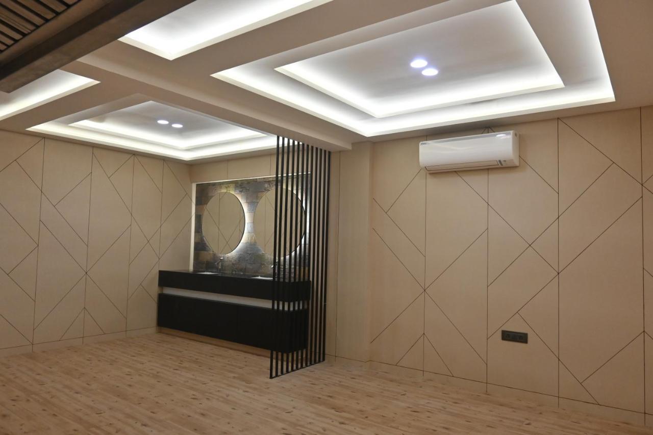 Hotel Privya Rooms And Banquet Surate Extérieur photo