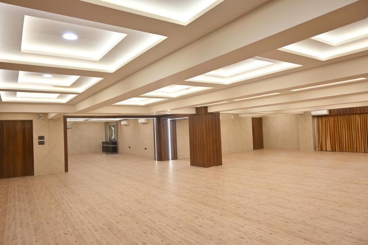 Hotel Privya Rooms And Banquet Surate Extérieur photo
