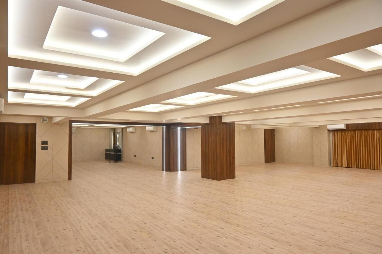 Hotel Privya Rooms And Banquet Surate Extérieur photo