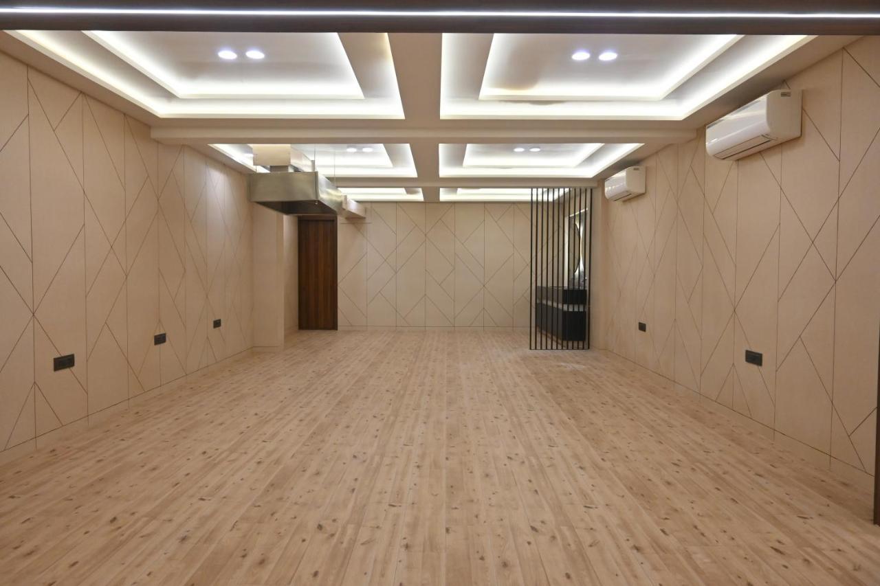 Hotel Privya Rooms And Banquet Surate Extérieur photo