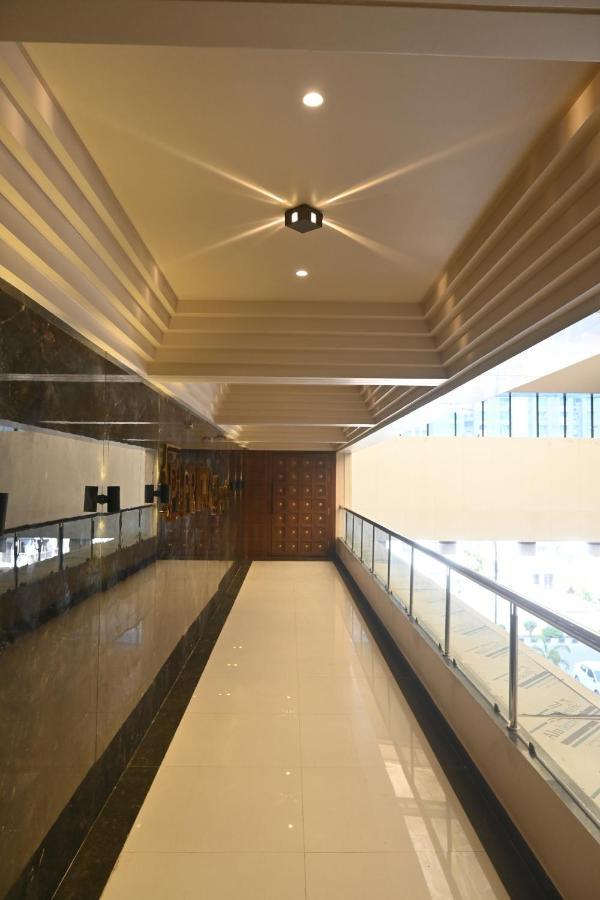 Hotel Privya Rooms And Banquet Surate Extérieur photo
