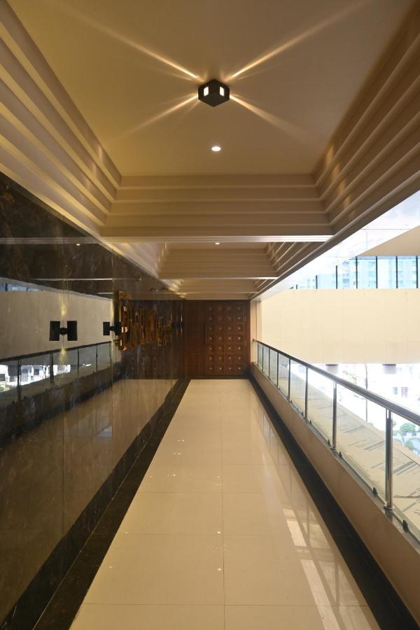 Hotel Privya Rooms And Banquet Surate Extérieur photo