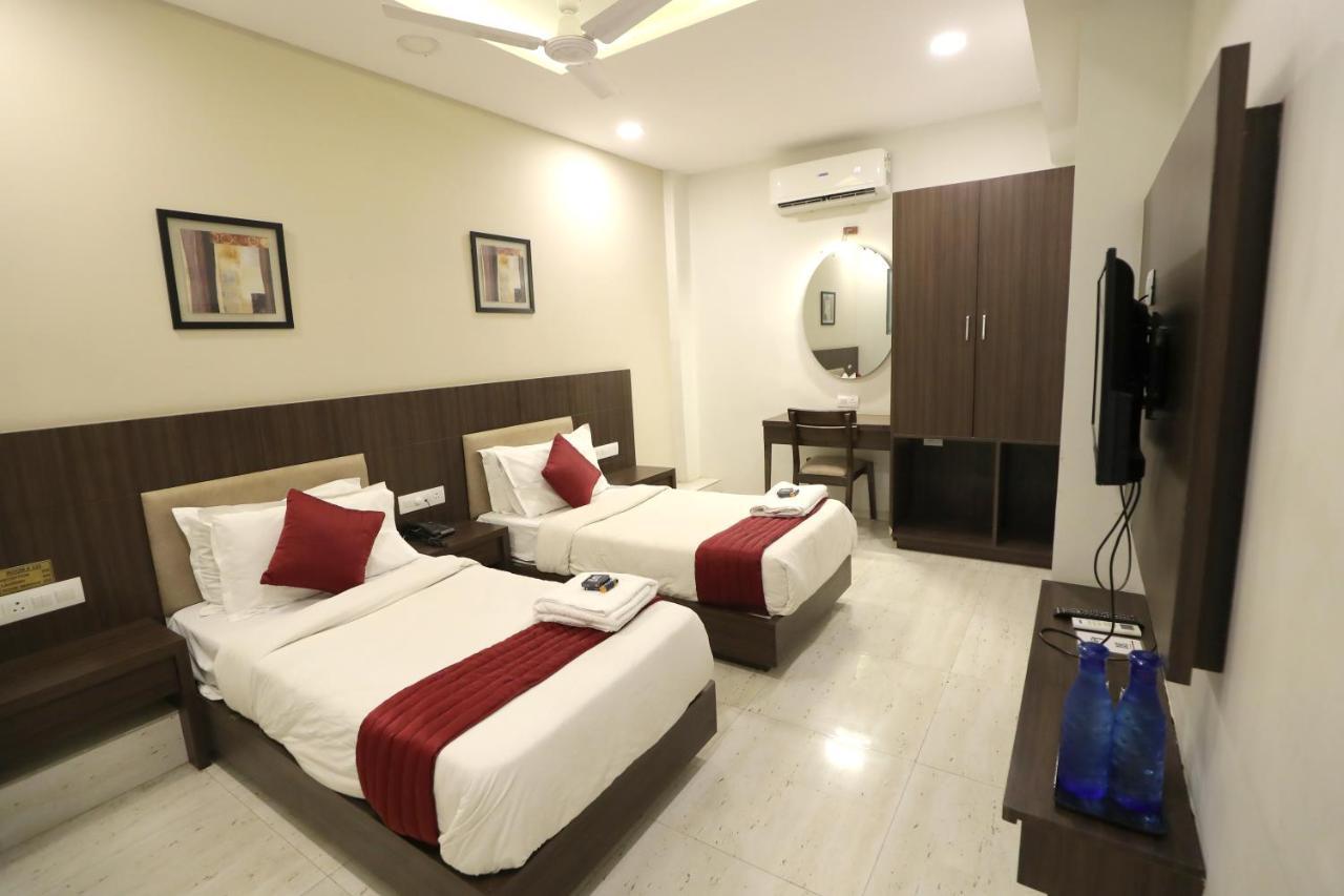 Hotel Privya Rooms And Banquet Surate Extérieur photo