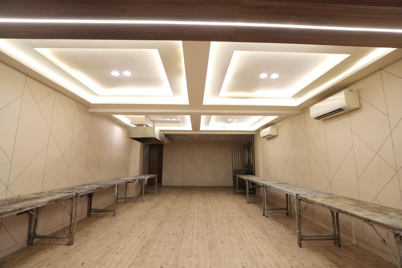 Hotel Privya Rooms And Banquet Surate Extérieur photo