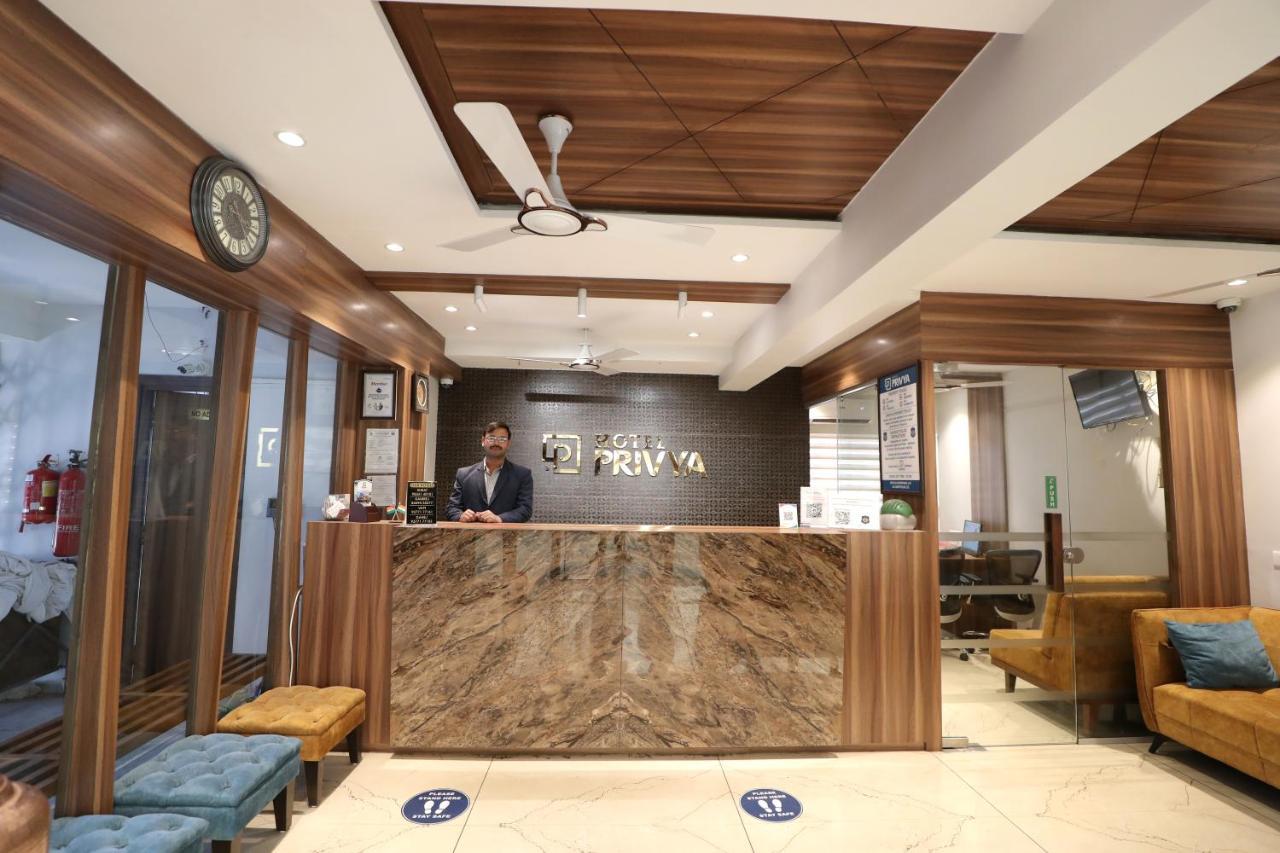 Hotel Privya Rooms And Banquet Surate Extérieur photo