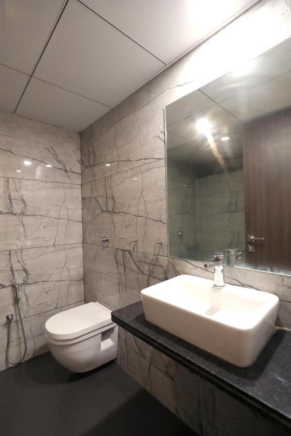 Hotel Privya Rooms And Banquet Surate Extérieur photo