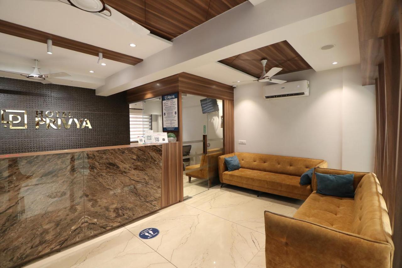 Hotel Privya Rooms And Banquet Surate Extérieur photo
