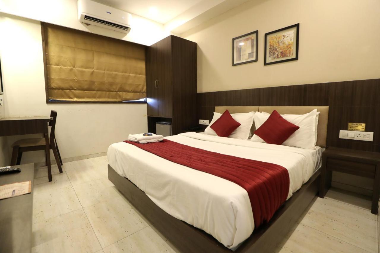 Hotel Privya Rooms And Banquet Surate Extérieur photo
