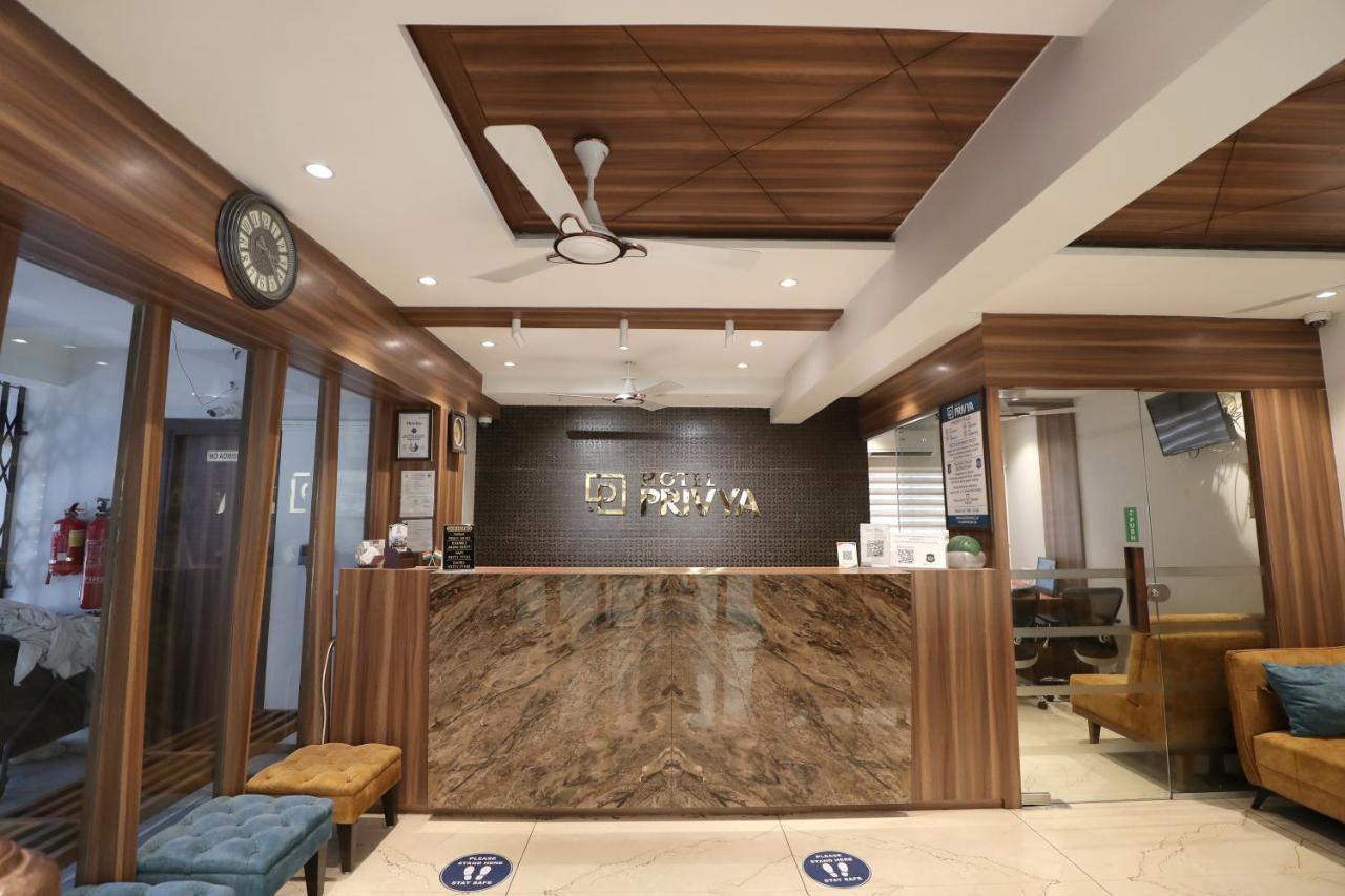Hotel Privya Rooms And Banquet Surate Extérieur photo