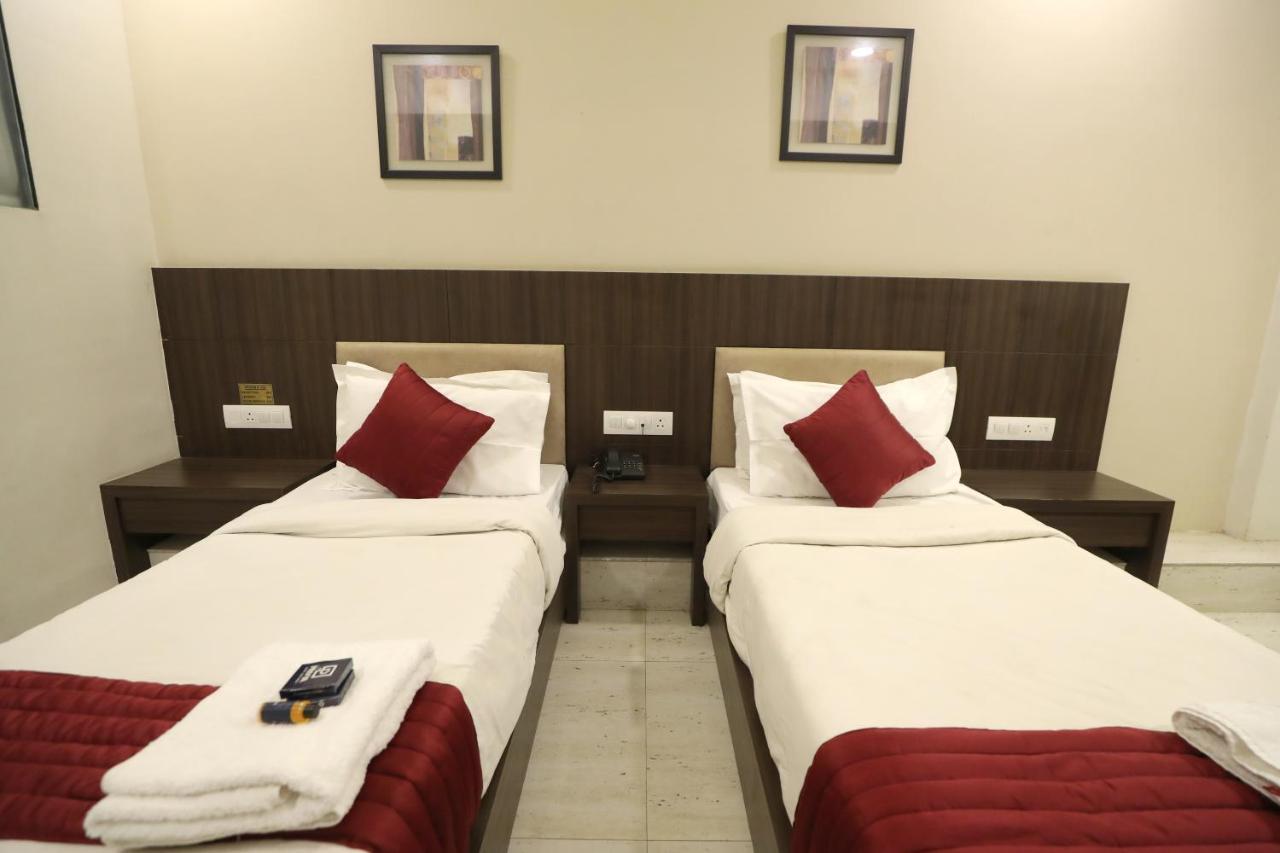 Hotel Privya Rooms And Banquet Surate Extérieur photo