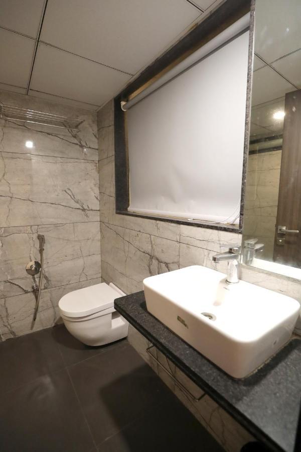 Hotel Privya Rooms And Banquet Surate Extérieur photo