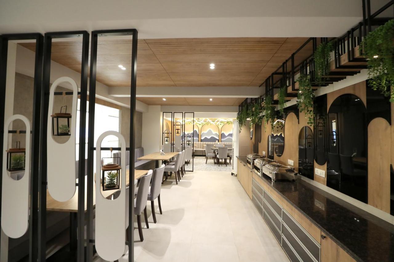 Hotel Privya Rooms And Banquet Surate Extérieur photo